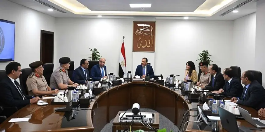 مدبولي يتابع الإجراءات التنفيذية لمشروع مبنى 4 بمطار القاهرة الدولي: نقلة نوعية تواكب الطفرة التنموية في مصر