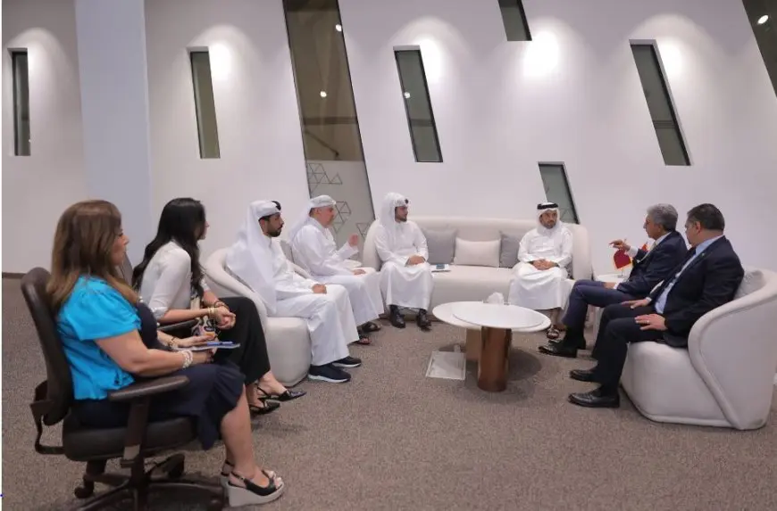 وزير السياحة يبحث مع رئيس هيئة قطر للسياحة سبل تعزيز التعاون السياحي بين البلدين