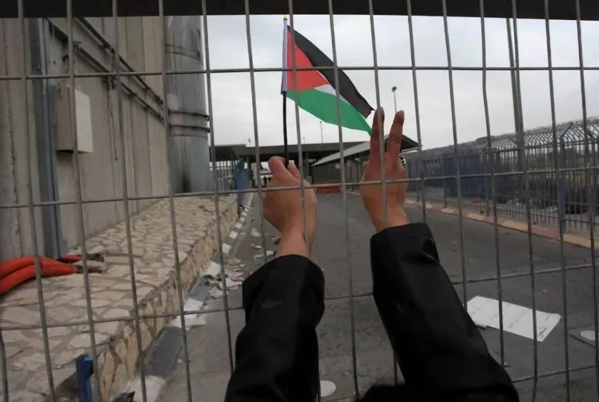 بينهم سيدتان.. إسرائيل تفرج عن 9 أسرى فلسطينيين من غزة