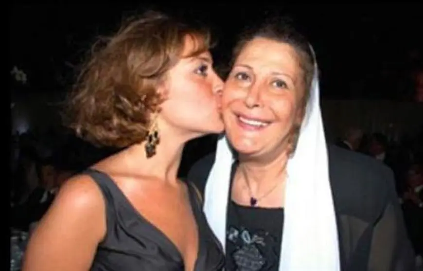 أول تعليق من منة شلبي بعد تداول شائعة وفاة والدتها