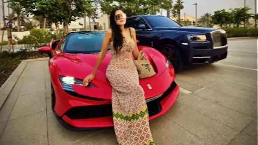 بإطلالة جريئة.. أحدث ظهور لـ مي عمر أمام سيارة فارهة والجمهور يعلق (صورة)