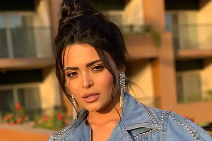 بعد وصفه لمس شعر الفنانات بـ الحرام.. أسماء جلال تتخذ إجراءات قانونية ضد مصفف شعرها