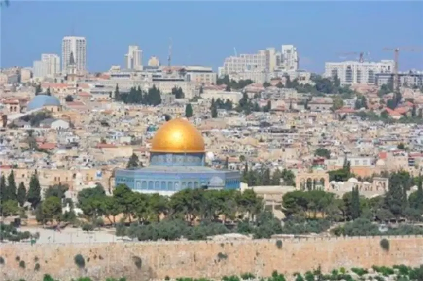 وزير إسرائيلي يقرر مصادرة عقارات بالقدس قبل يوم من استقالته في حي باب السلسلة بالقدس الشرقية