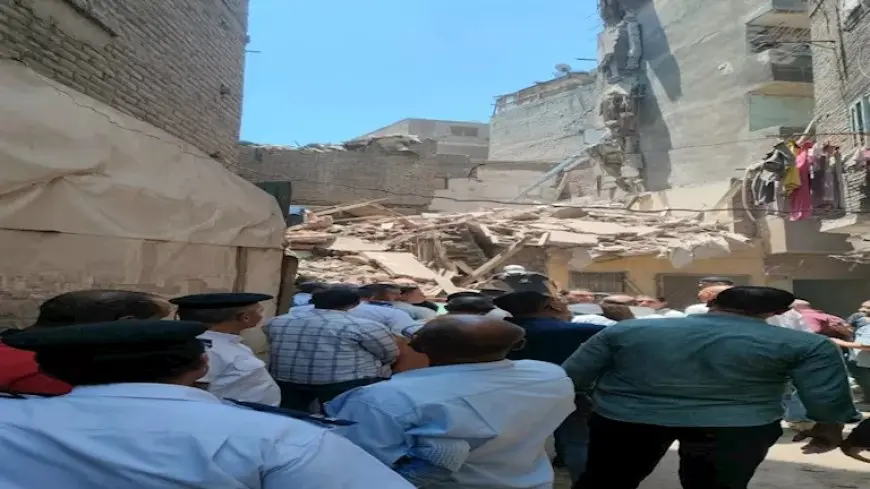 مصدر: جثتان و5 مصابين في عقار الساحل المنكوب