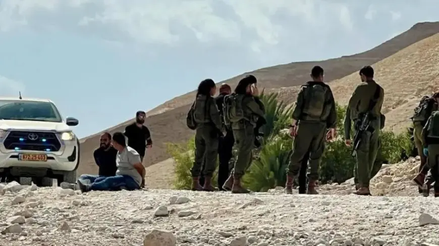 اعتداءات المستوطنين تجبر عائلتين فلسطينيتين على الرحيل قسرا عن مساكنهما بالأغوار الشمالية