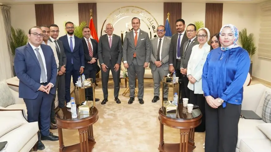 رئيس هيئة الرعاية الصحية يبحث مع الرئيس الإقليمي لشركة جانسن إنشاء مركز تميز لعلاج الأورام في أسوان