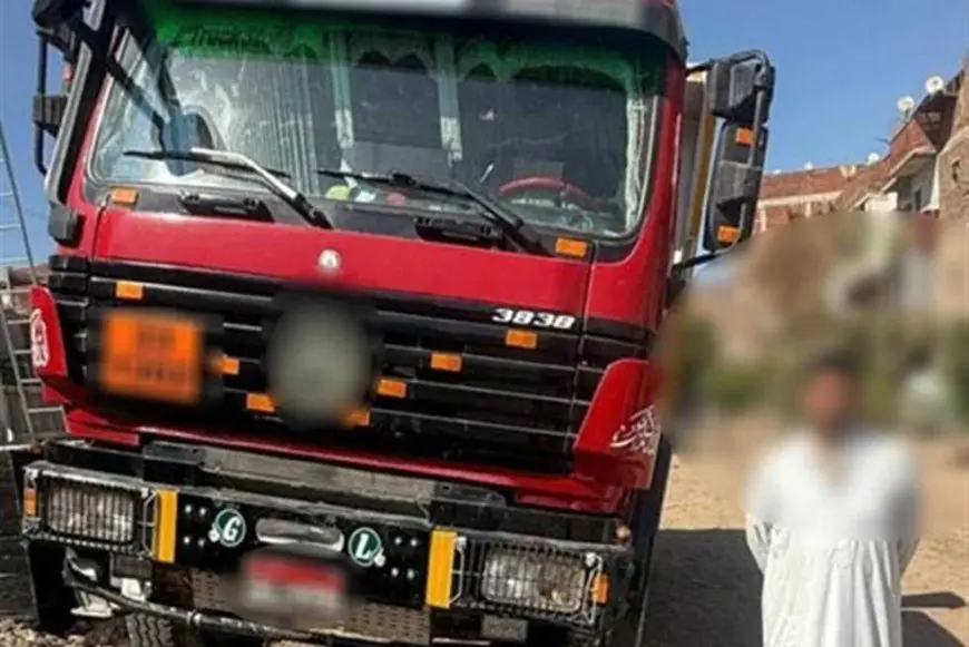 ضبط قائد سيارة نقل اصطدم بسيارة وأحدث تلفيات بها في الشرقية