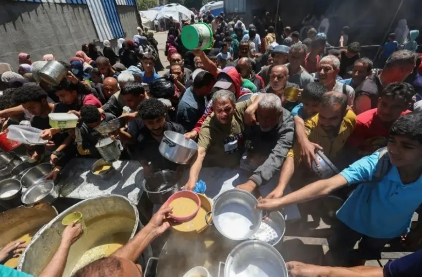 صحفي فلسطيني: كلنا جائعون ولا يوجد طعام.. إننا نموت جميعا