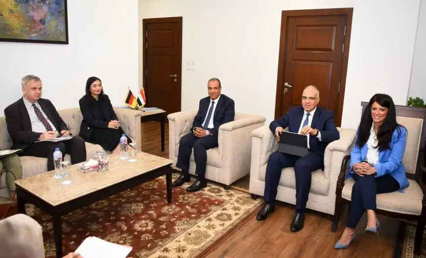 وزير الخارجية: توجيهات رئاسية بتوفير كل أشكال الدعم للمصريين في الخارج