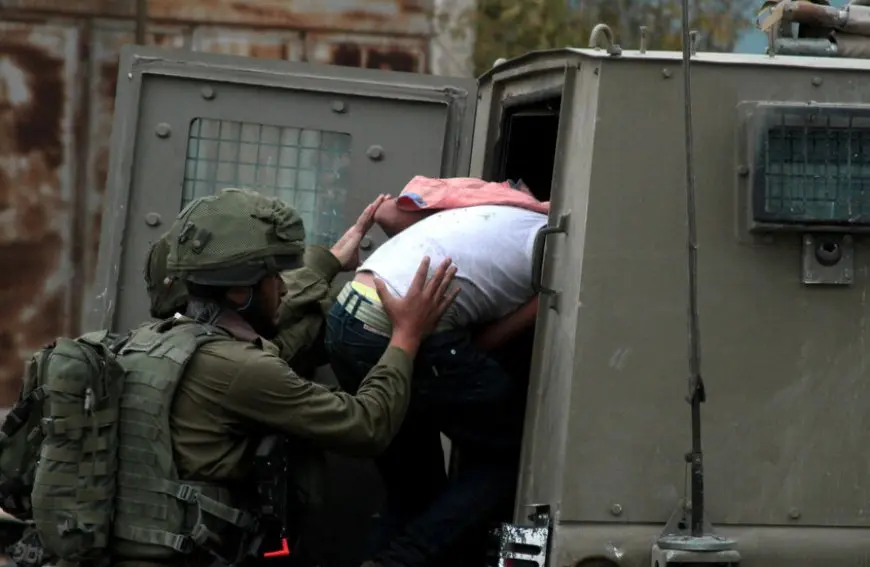 حملة مداهمة لقوات الاحتلال بالضفة تسفر عن اعتقال عدد من الفلسطينيين