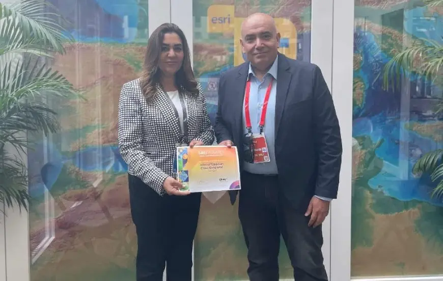 وزيرة التنمية المحلية تلتقي رئيس الاستراتيجيات الدولية بشركة Esri العالمية