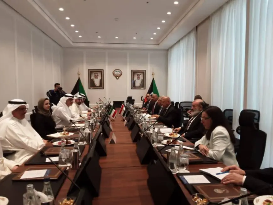 كامل الوزير يبحث مع مسؤولين كويتيين فرص التعاون في النقل والطاقة والإسكان والصناعة