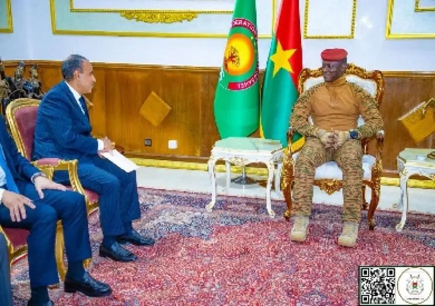 وزير الخارجية يُسلِّم رسالة خطية من الرئيس السيسي إلى رئيس بوركينا فاسو