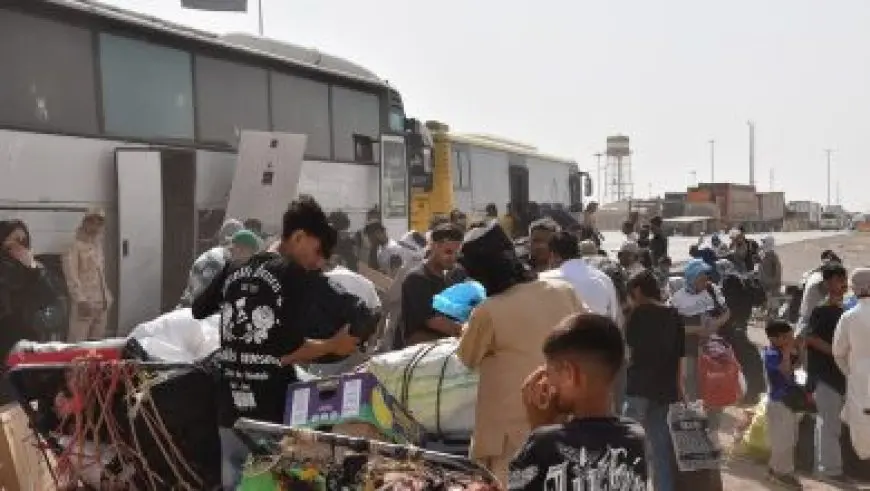 مظاهرة طلابية تطالب بمحاسبة المسئولين عن حادث تحطم طائرة في بنجلاديش