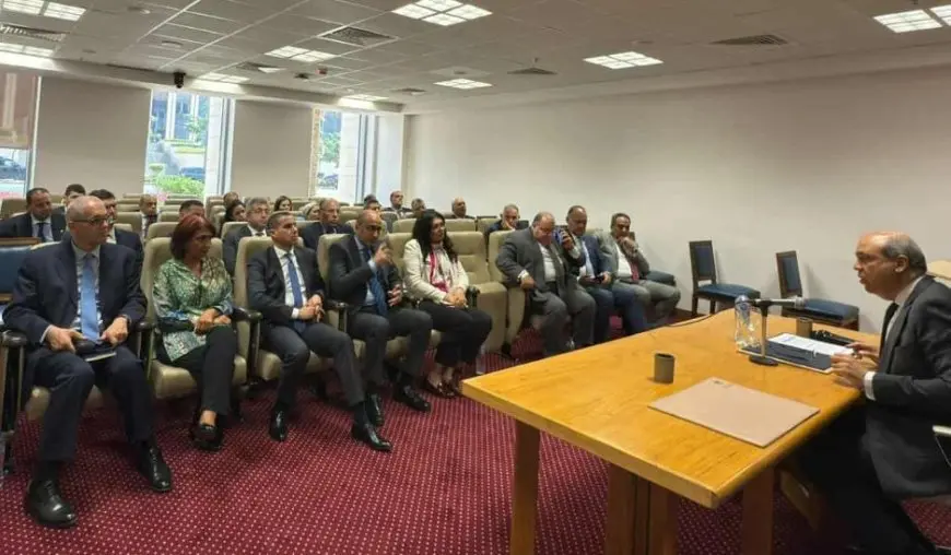 وزير الطيران يلتقي السفراء الجدد ويستعرض جهود الدولة لتطوير القطاع