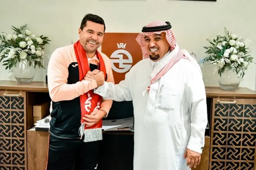 الخلود السعودي يقرر إقالة مدربه كوزمين بعد أسبوعين من تعيينه