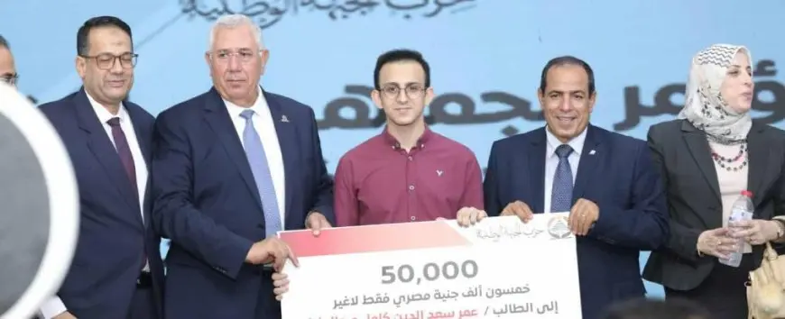حزب الجبهة الوطنية يكرم ثلاثة من أوائل الثانوية العامة في الغربية