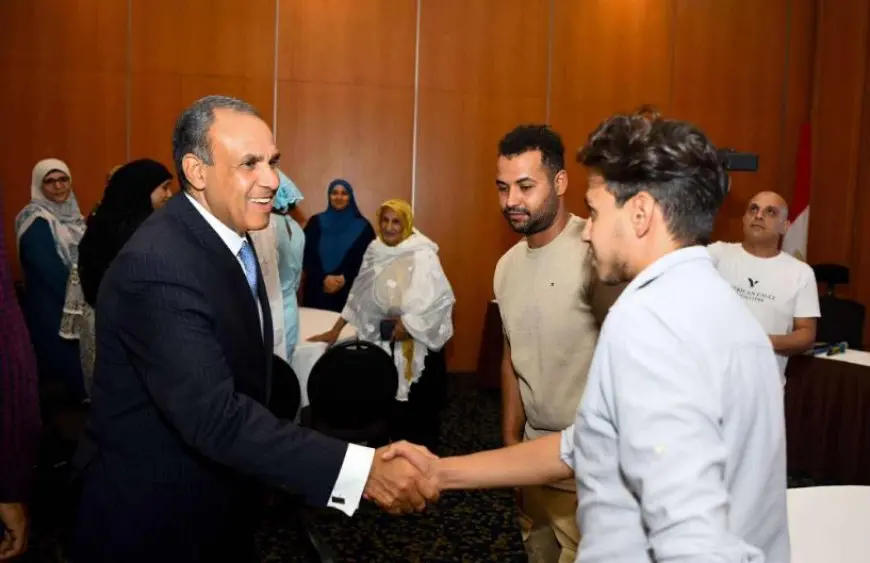وزير الخارجية يلتقي الجالية المصرية في مالي