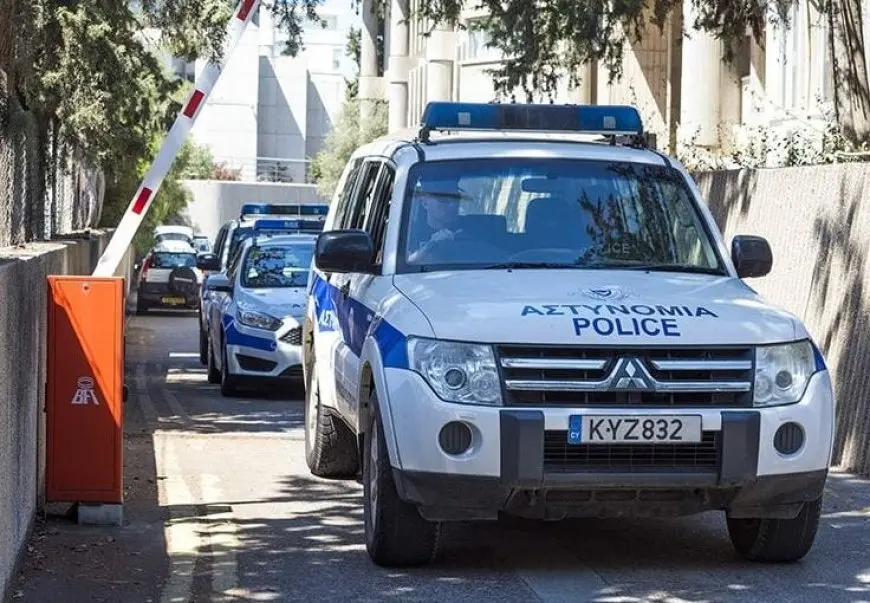 شرطة قبرص تعثر على شخص ميت داخل سيارة قرب حريق غابات تسبب في إجلاء سكان 12 قرية