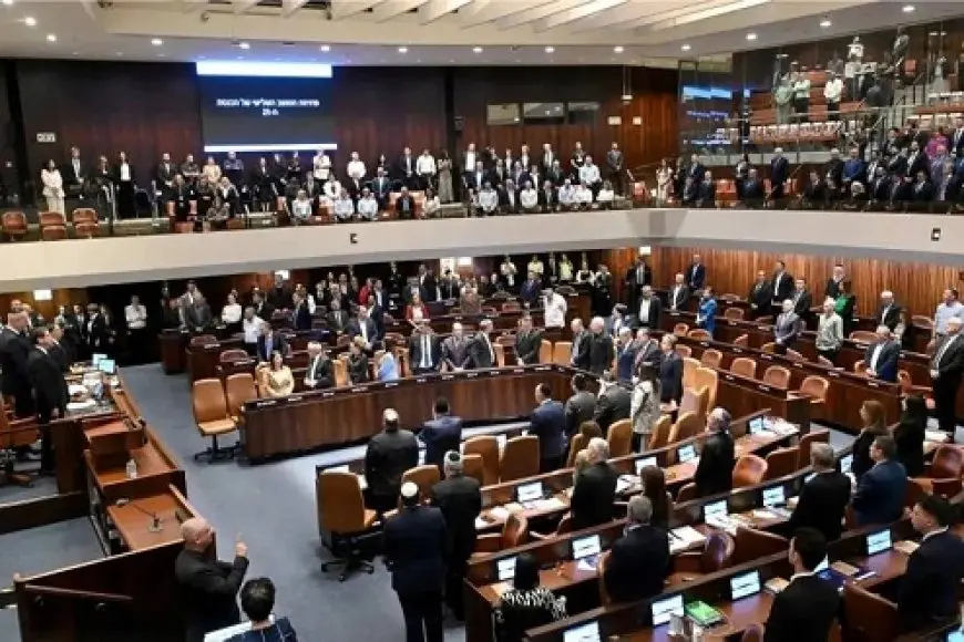 الكنيست يمدد قانون احتجاز المعتقلين الغزيين دون اتهام ومنعهم من لقاء محامين