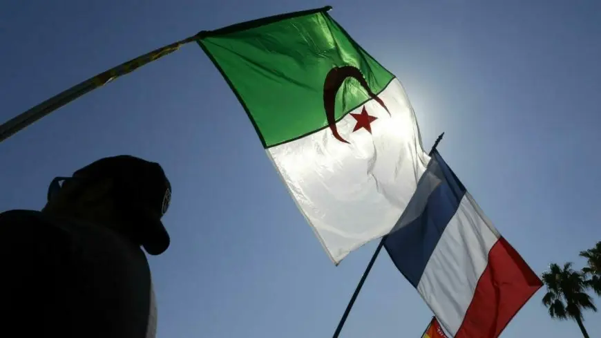 الجزائر تتوعد فرنسا بالمعاملة بالمثل بشأن أسلوب استلام الحقائب الدبلوماسية بالمطار
