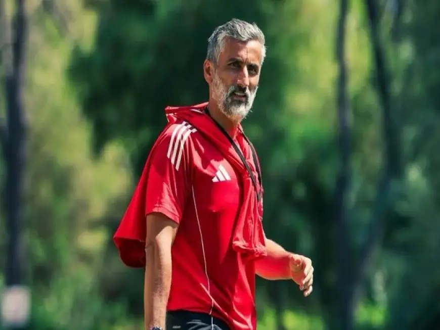 ريبيرو يُحاضر لاعبي الأهلي قبل مواجهة البنزرتي