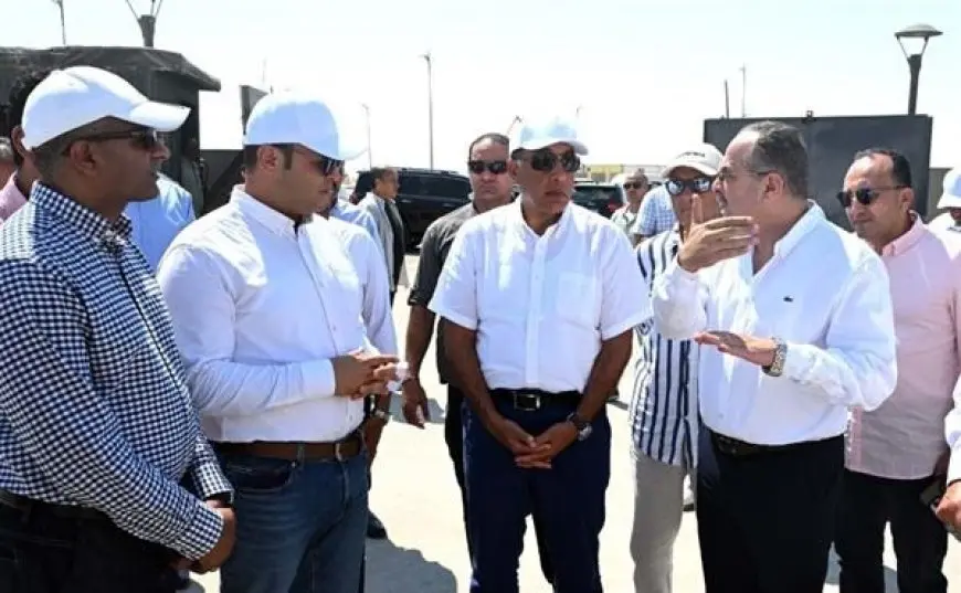 رئيس الوزراء يتفقد محطة التجارب البحثية لتحلية مياه البحر بمدينة العلمين الجديدة