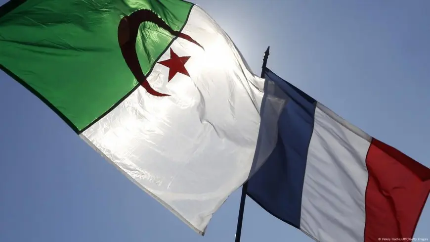لماذا سحبت الجزائر بطاقات امتياز دخول مطاراتها وموانئها من السفارة الفرنسية؟