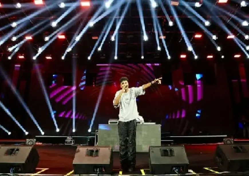«ديسكو مصر» يشعل الأجواء على المسرح الروماني.. وعفروتو يختتم الحفل بمشاركة مروان موسى