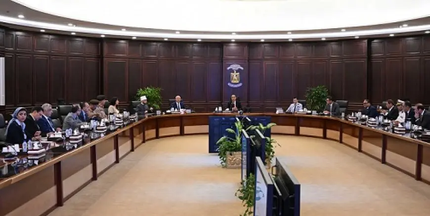 رئيس الوزراء يوجه وزير النقل بمراجعة أعمال الصيانة بجميع الطرق بصرف النظر عن جهة الولاية التابعة لها