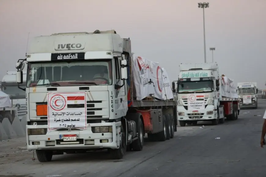 الهلال الأحمر المصري: انطلاق قافلة زاد العزة في يومها الثاني حاملة نحو 1500 طن مساعدات إلى غزة