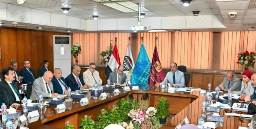 وزير قطاع الأعمال يتابع الموقف التنفيذي لمشروعات التطوير العقاري والمقاولات وإدارة الأصول