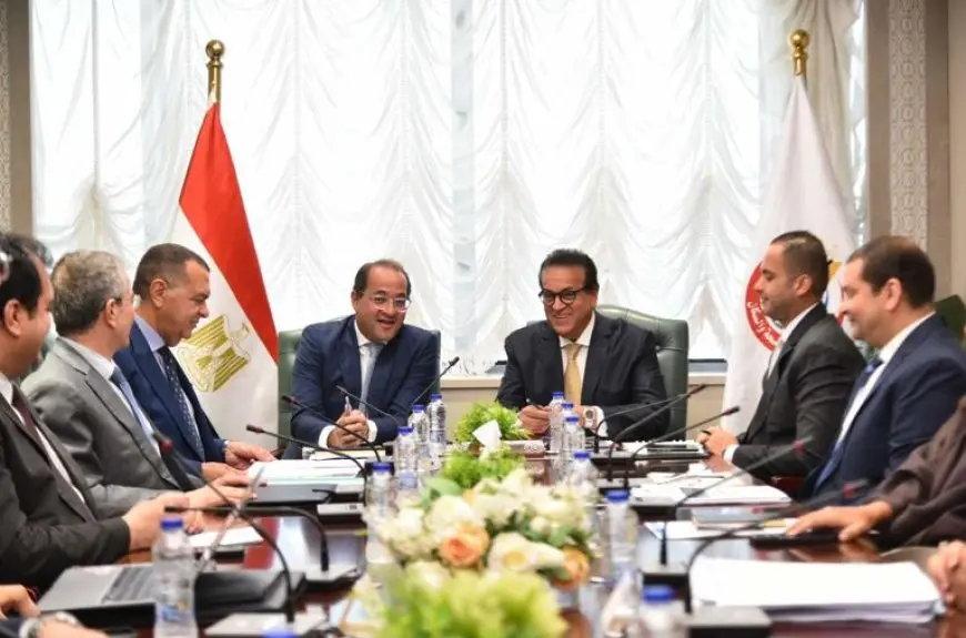 وزير الصحة يبحث سُبل استدامة تمويل التأمين الصحي الشامل ومقترحات تعديل المساهمة التكافلية