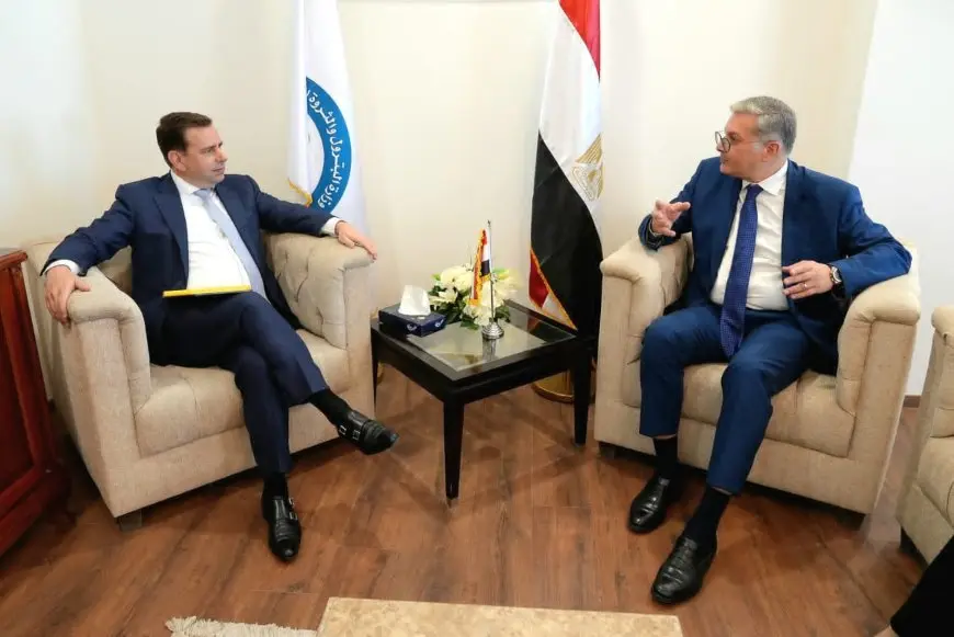 وزير البترول يلتقي وفدا رفيع المستوى من شركة شل العالمية