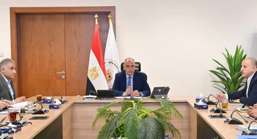 وزير الري يتابع أعمال مصلحة الميكانيكا والكهرباء وموقف إعداد خطة لإدارة وصيانة محطات الرفع بمصر