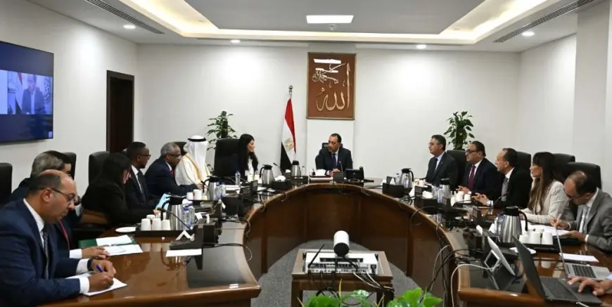 رئيس الوزراء يجتمع مع الرئيس التنفيذي للمؤسسة الدولية الإسلامية لتمويل التجارة