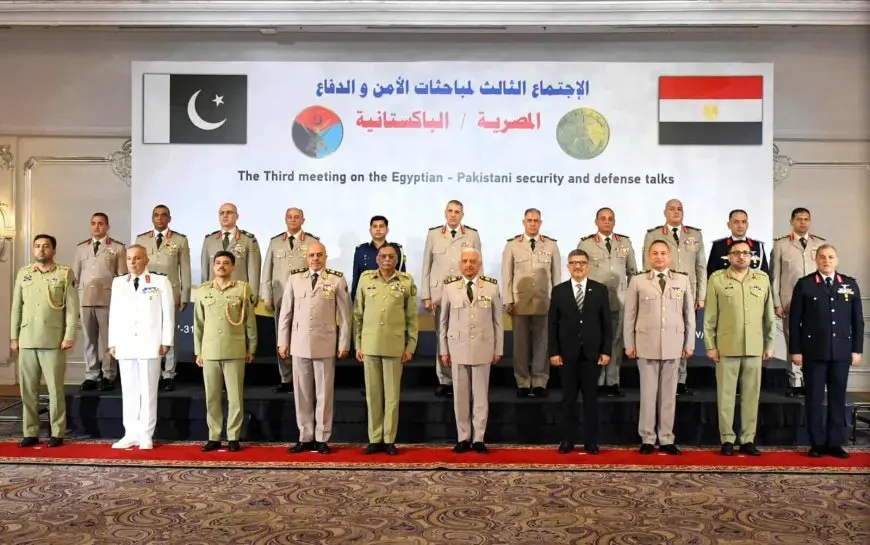 وزير الدفاع يلتقى رئيس هيئة الأركان المشتركة الباكستانية لدعم آفاق التعاون فى مجالات الدفاع والأمن
