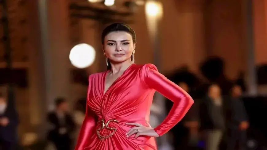 بملابس البحر.. دينا فؤاد تخطف الأنظار والجمهور يعلق: “غزالة”