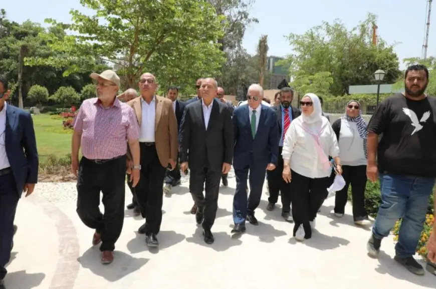 مستشار الرئيس للتنمية المحلية يتفقد الاستعدادات النهائية لأعمال تطوير حديقة الأزبكية