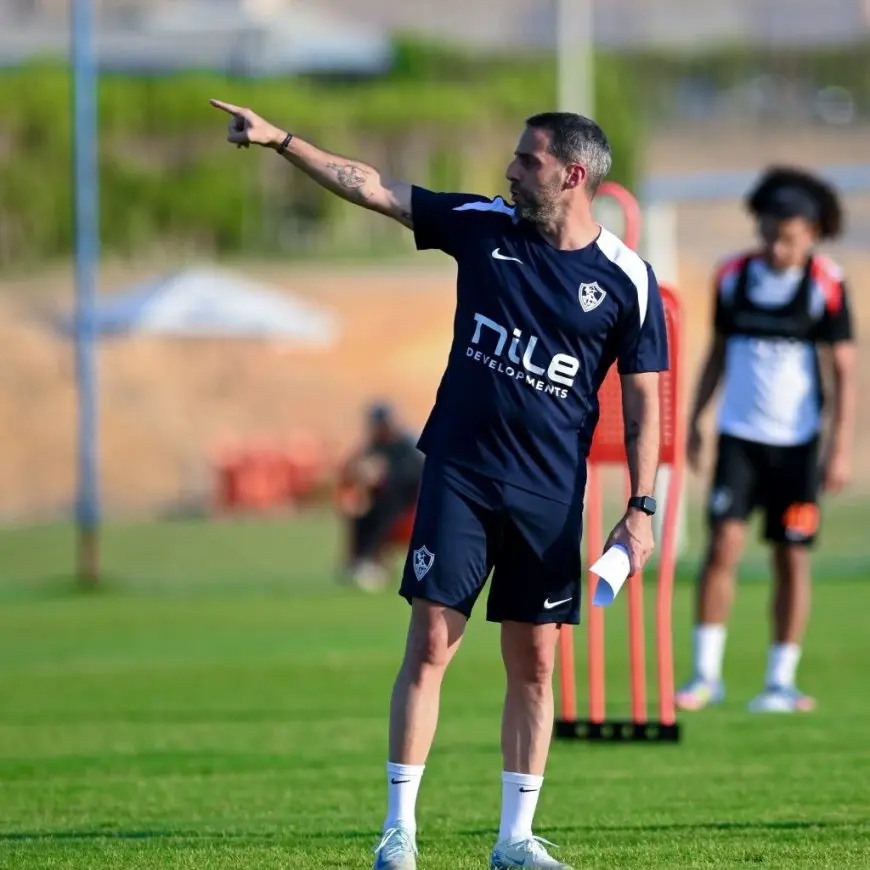 محاضرة فنية من فيريرا للاعبي الزمالك على هامش المران