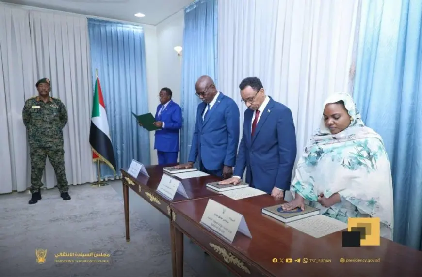 الوزراء الجدد بالحكومة السودانية يؤدون القسم أمام رئيس مجلس السيادة