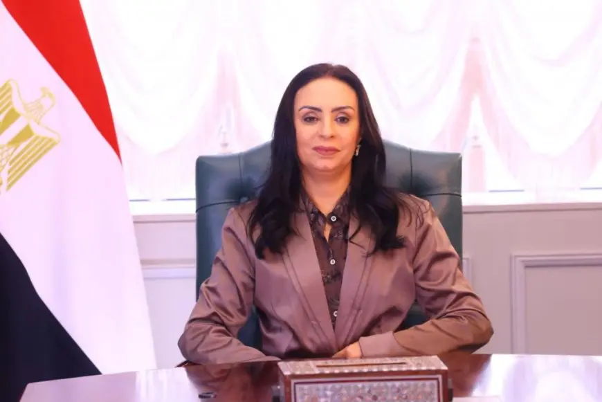 وزيرة التضامن توجه فرق التدخل السريع بالتعامل مع حالات لسيدات وأطفالهن بلا مأوى تعرضن لمشاكل أسرية