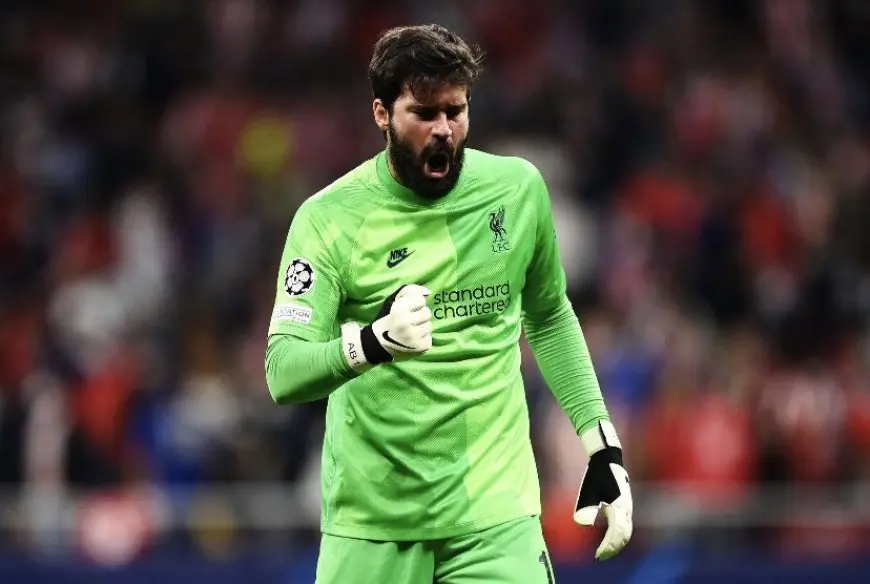 ليفربول يكشف عن سبب غياب أليسون عن مواجهة يوكوهاما مارينوس
