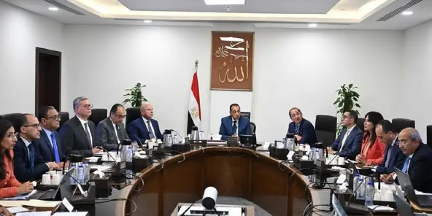 رئيس الوزراء يستعرض الفرص الاستثمارية الجاري التفاوض بشأنها مع عدد من دول الخليج
