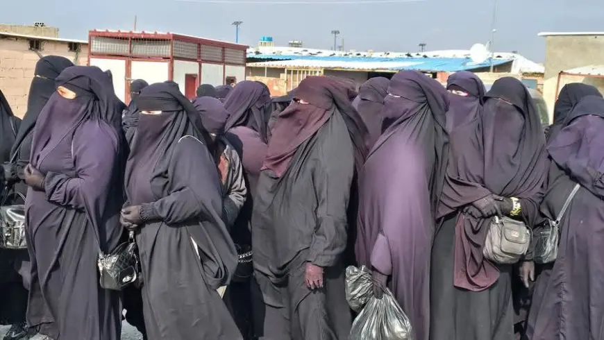 إجلاء 38 عائلة سورية من مخيم الهول شمال شرقي البلاد