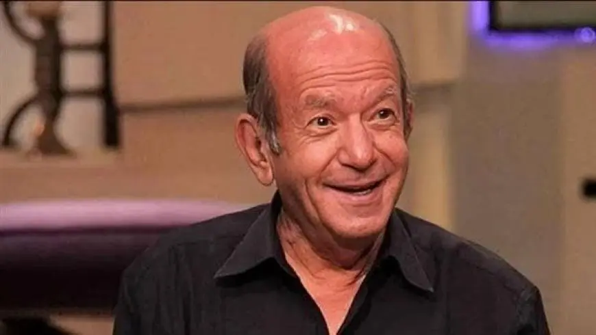 منير مكرم أول الحضور في وداع لطفي لبيب من كنيسة مارمرقس