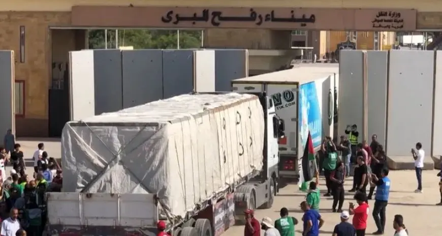 الخارجية تفند 10 مزاعم بشأن معبر رفح ونفاذ المساعدات إلى غزة: معلومات مضللة ومحاولات للتشويه
