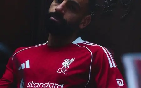 ليفربول يكشف عن قميصه الأساسي للموسم الجديد