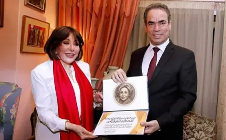 منح وسام ماسبيرو للفنانة الكبيرة لبنى عبد العزيز