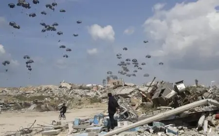 فرنسا تبدأ إسقاط المساعدات جوا على غزة